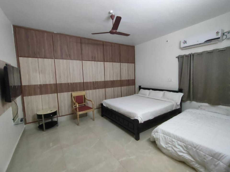 PARADISE HOMESTAY Behind Srinivasam Complex TTD Ticket Counter Near BusStand And Railway Station Vacation rental in Tirupati