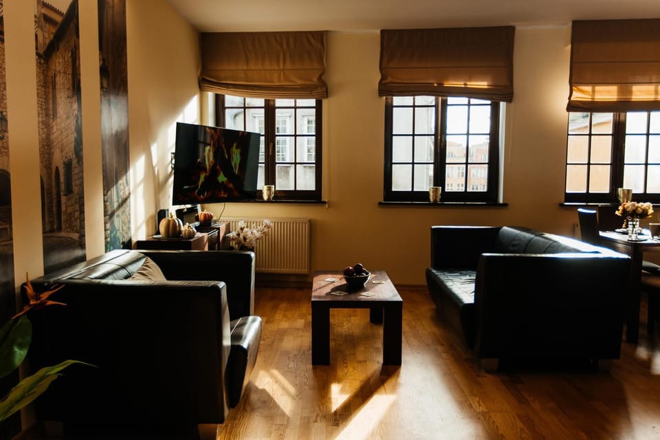 Bed, TV and multimedia, Living room, Photo of the whole room, Seating area