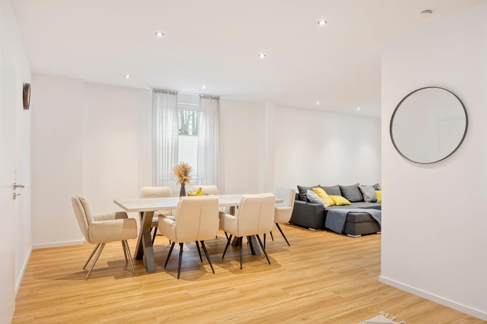 Dining area, Food