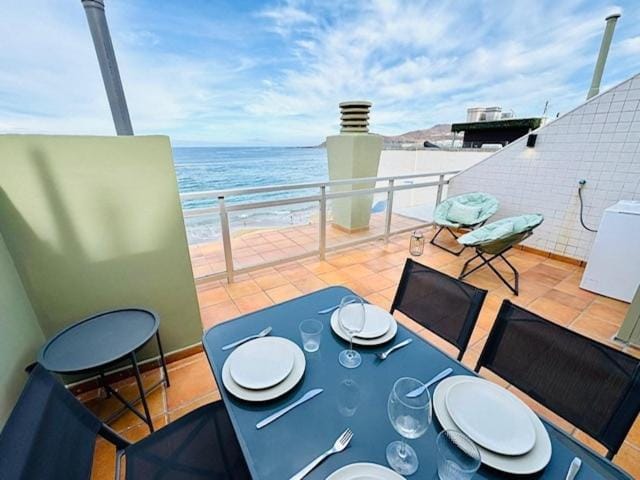 First-Line Las Canteras Beach Apartment in Las Palmas de Gran Canaria