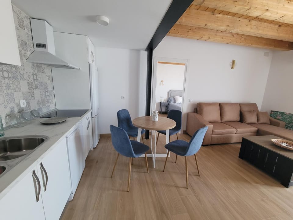 Kitchen or kitchenette, Living room