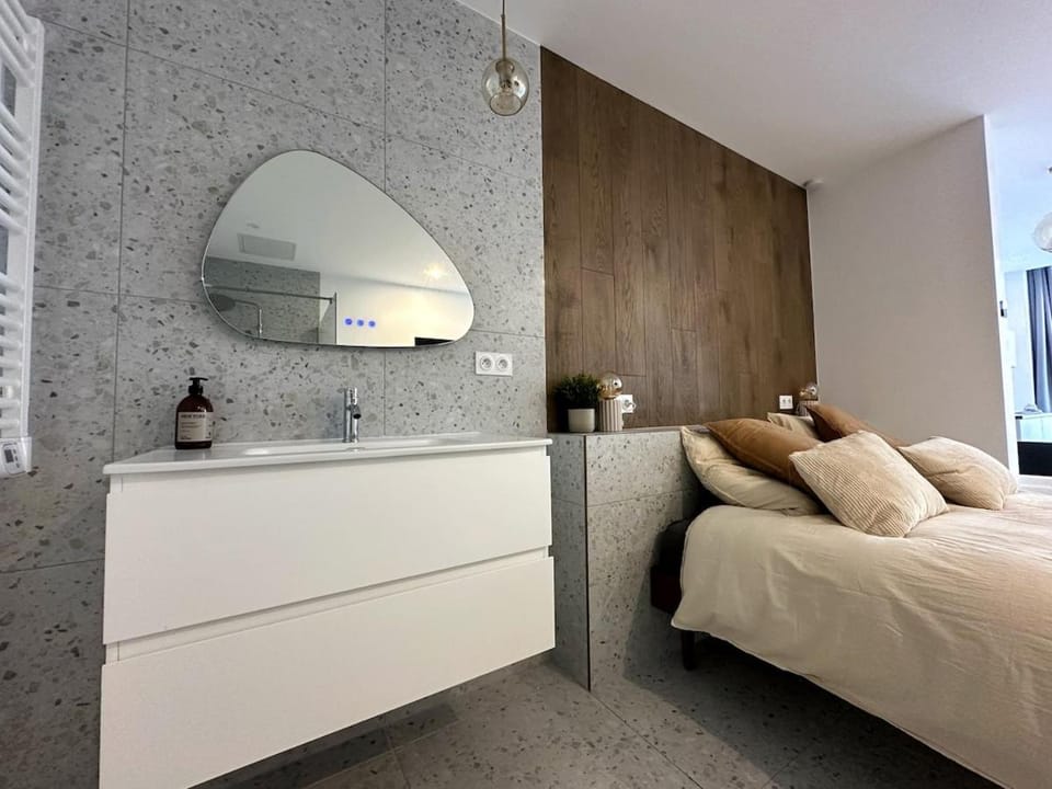 L'intemporel - Balneo, Cozy, Romantic Apartment in Lille