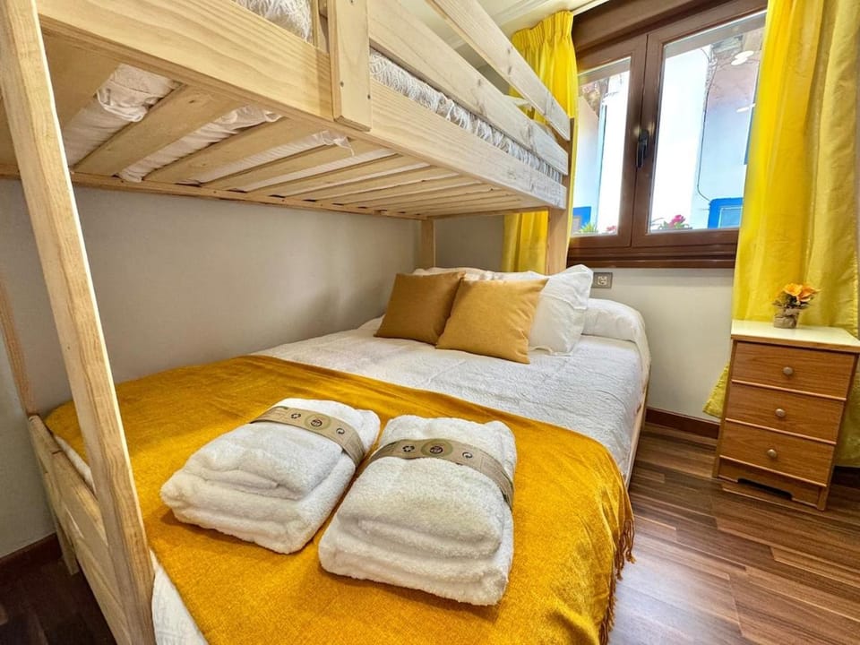 Bed, Bedroom, bunk bed