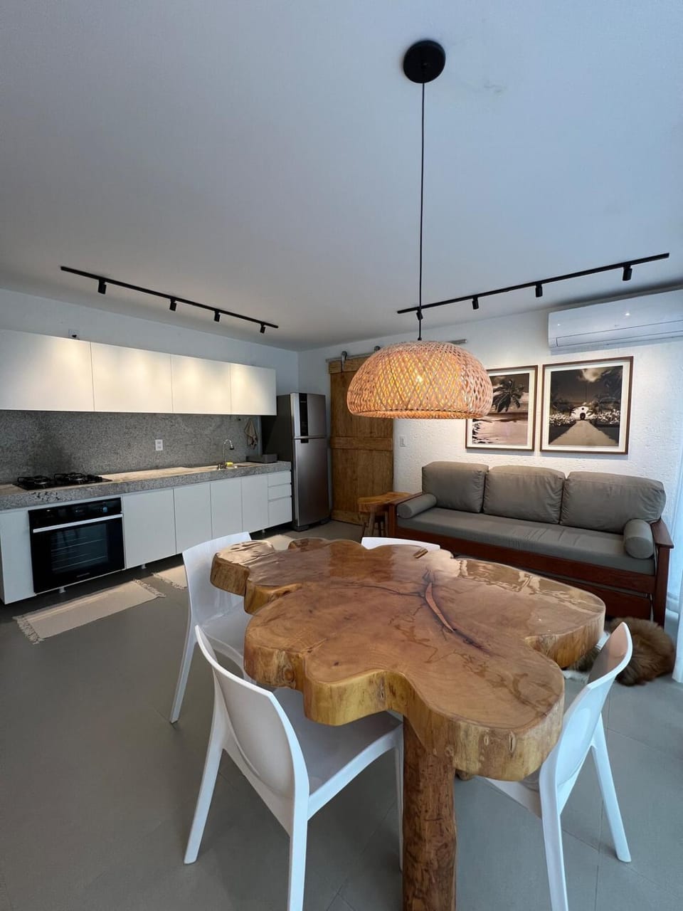 Kitchen or kitchenette, Dining area, oven, stove