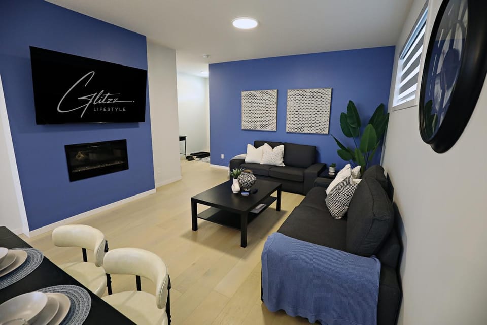 TV and multimedia, Living room, Seating area, Evening entertainment