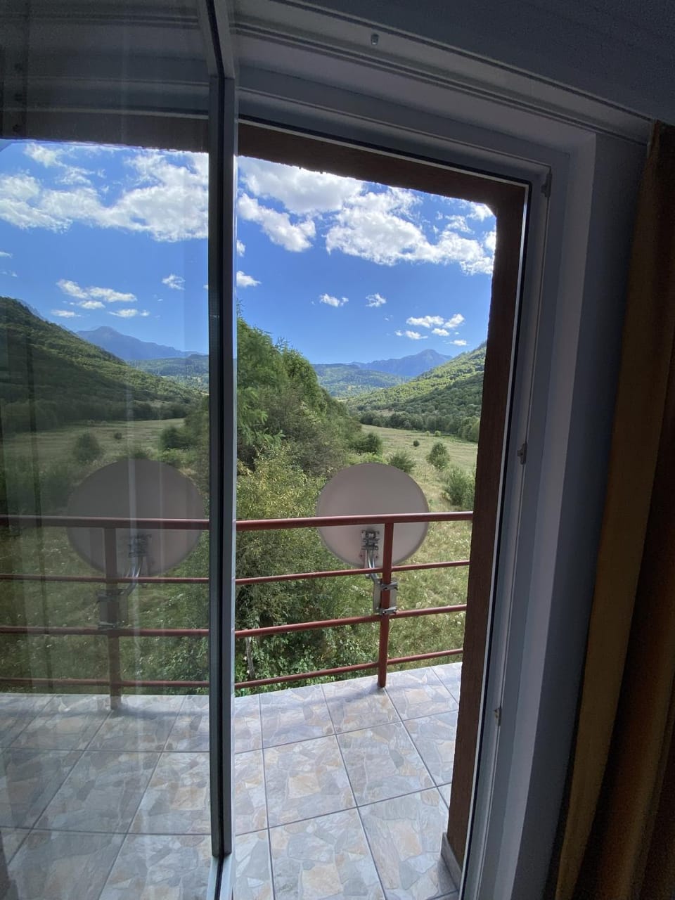 Balcony/Terrace, Mountain view