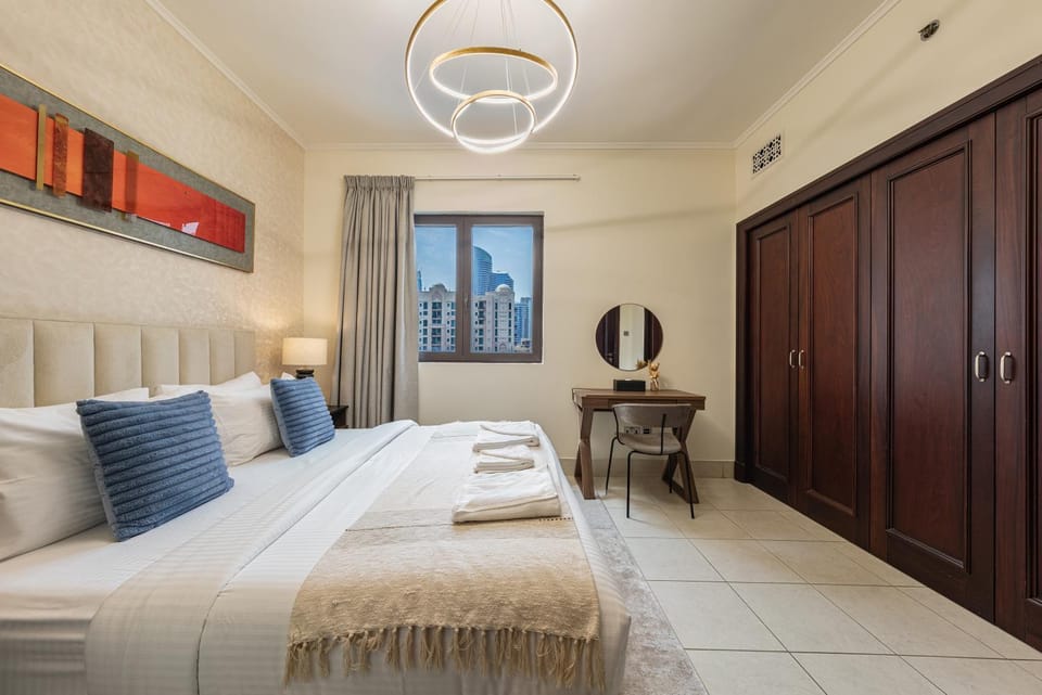 Bed, Living room, Photo of the whole room, Bedroom, wardrobe