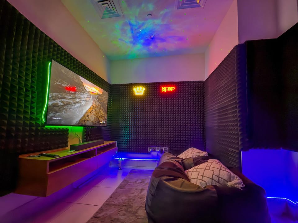 Communal lounge/ TV room, TV and multimedia, Seating area, Evening entertainment, soundproof