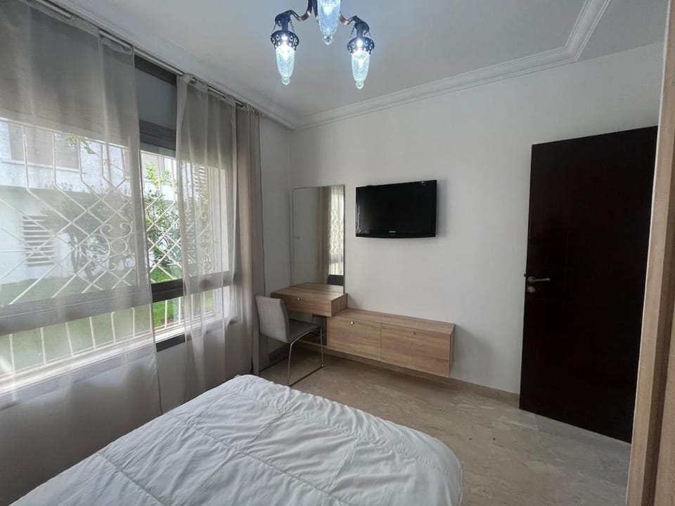 Bed, TV and multimedia, Bedroom