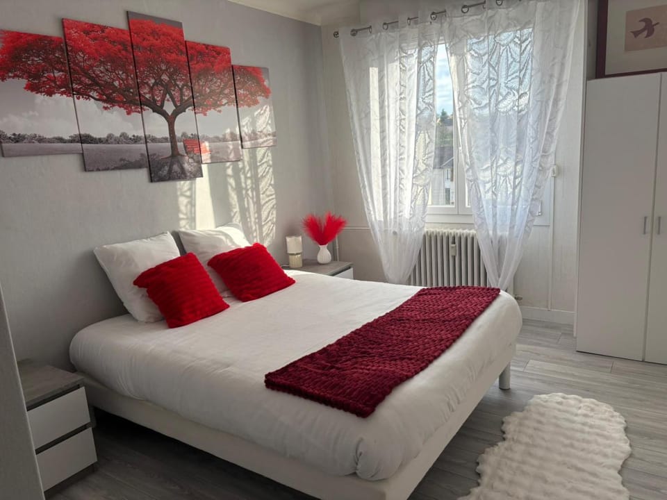 Bed, Photo of the whole room, Bedroom, internet