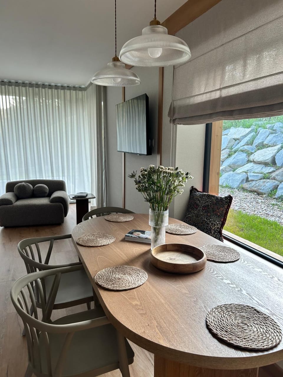 Seating area, Dining area