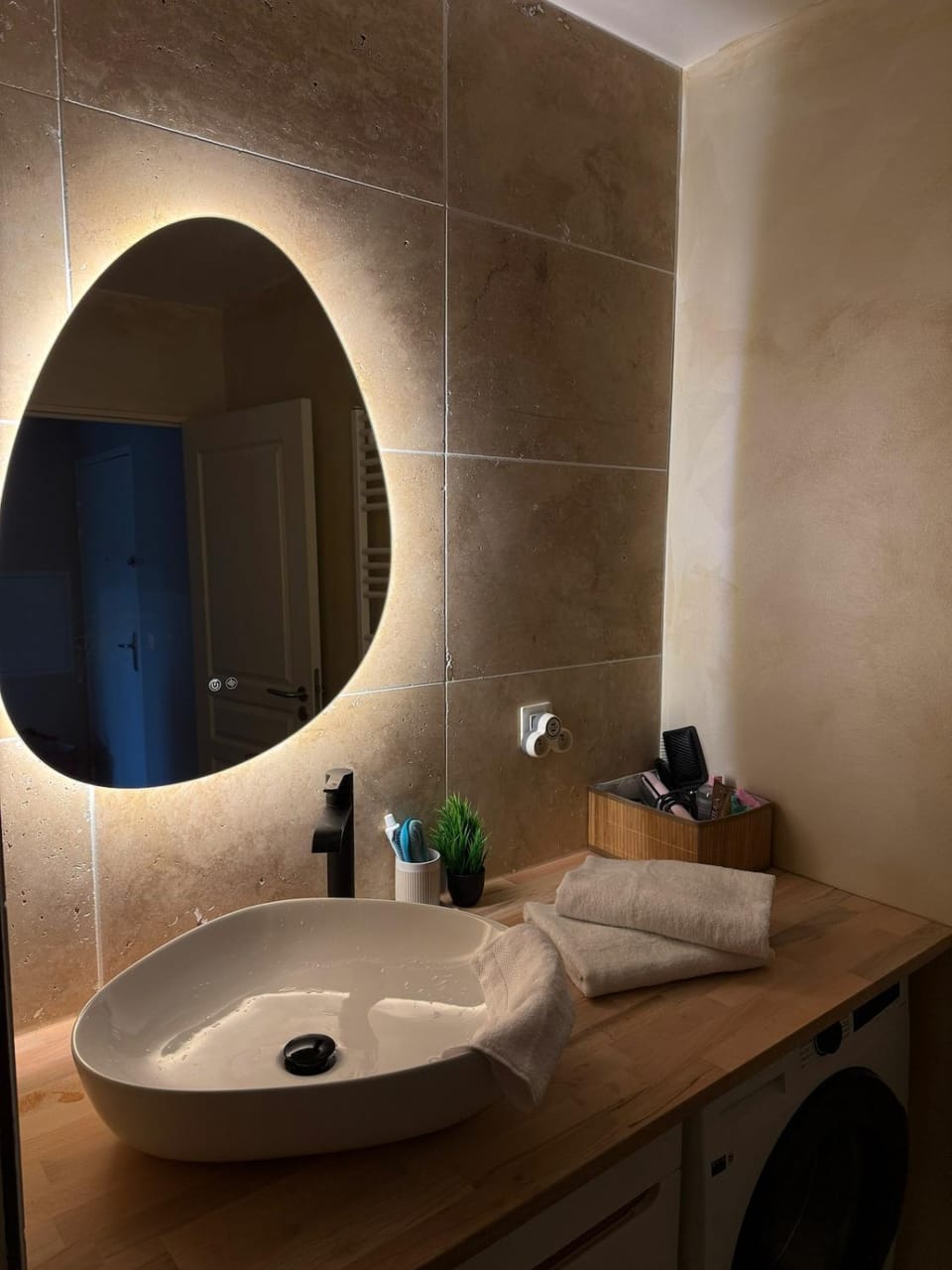 Bathroom, towels