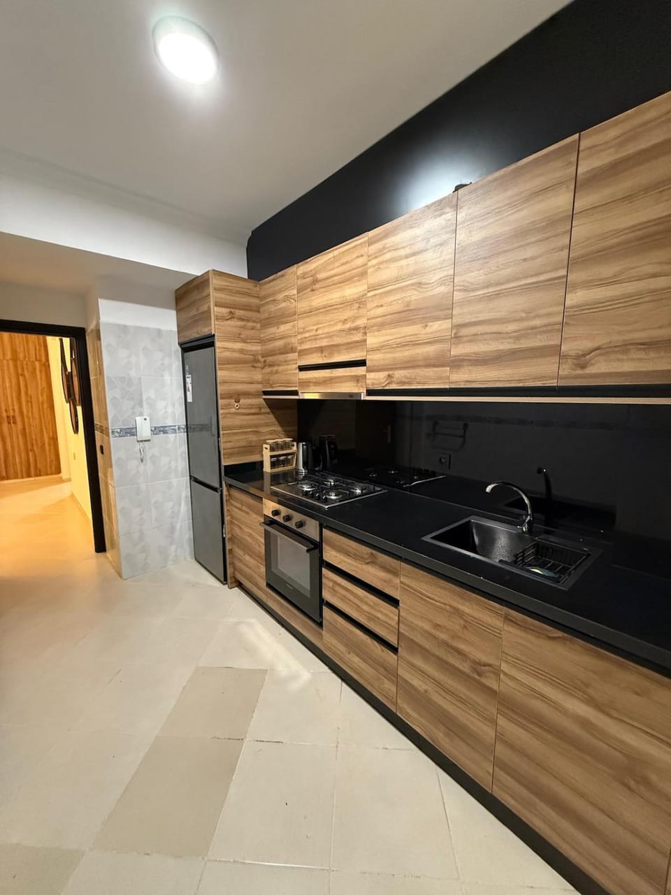 Kitchen or kitchenette, minibar, stove