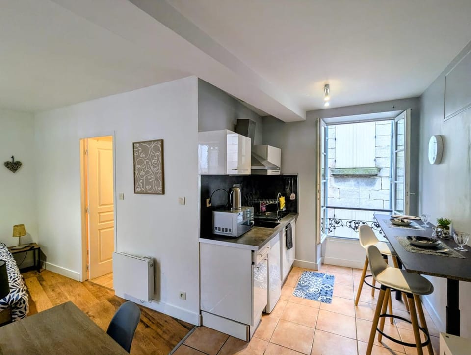 Charmant studio rénové hyper centre Apartment in Nouvelle-Aquitaine