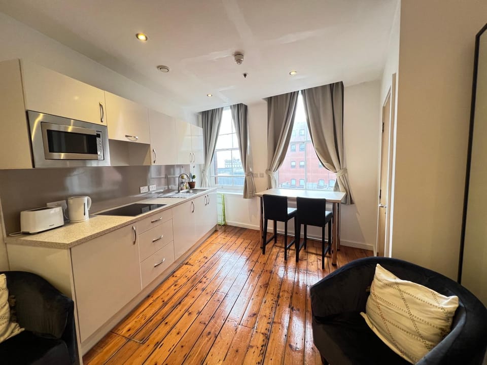 Kitchen or kitchenette, Living room, Seating area, Dining area, stove, toaster