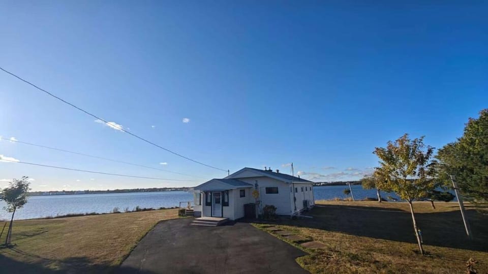 Kellys Point Bayfront Cozy Haven House in Charlottetown