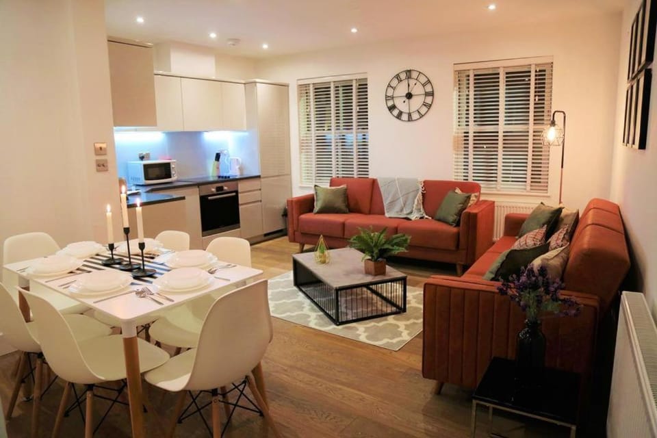 Kitchen or kitchenette, Living room, Seating area, Dining area