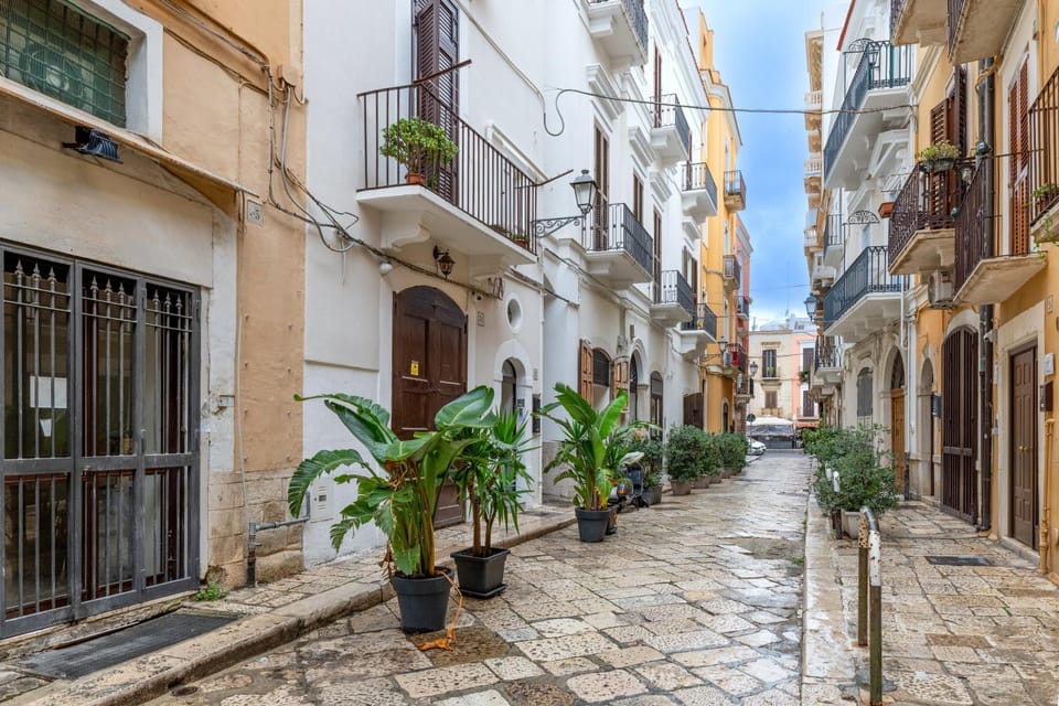 Property building, Day, Neighbourhood, City view, Street view