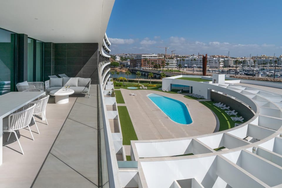 Balcony/Terrace, Pool view, River view, Swimming pool