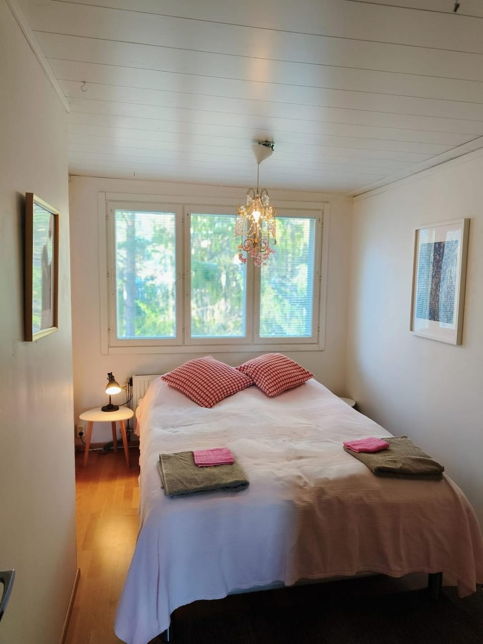 Bed, Photo of the whole room