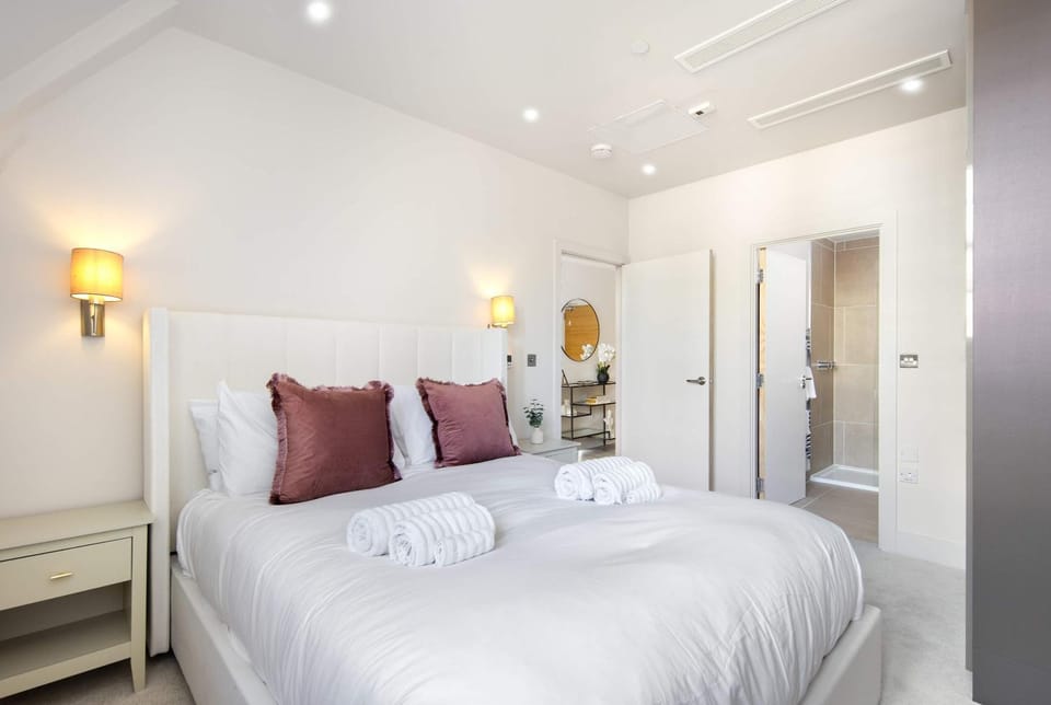 5 Mins Walk to Battersea Park, Battersea Retreat Apartment in London