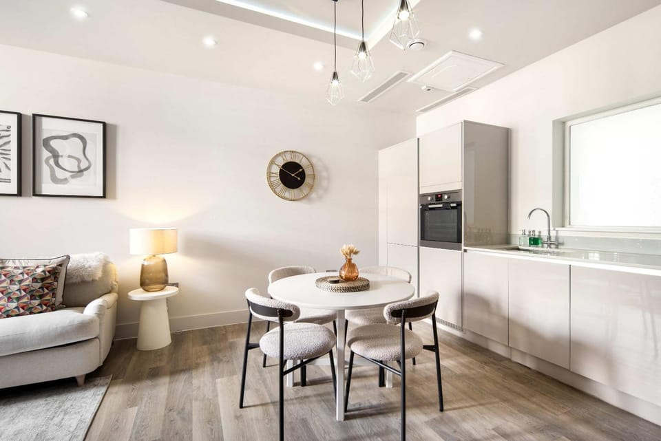 5 Mins Walk to Battersea Park, Battersea Retreat Apartment in London