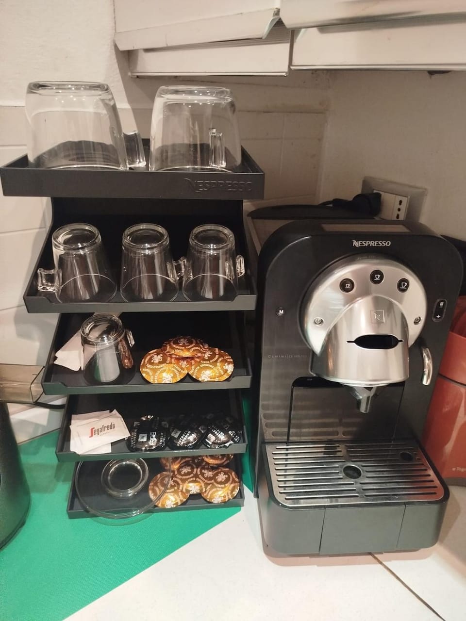 Coffee/tea facilities, Kitchen or kitchenette