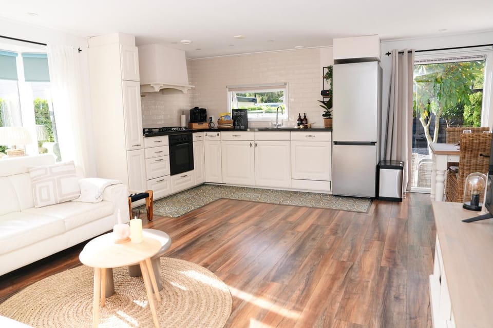 Coffee/tea facilities, Kitchen or kitchenette, dishwasher, oven