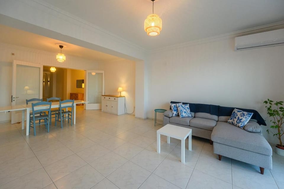 Seafront 4-Bedroom Apartment Apartment in Sliema