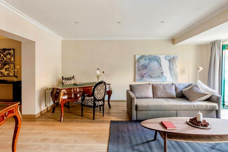 Communal lounge/ TV room, Lounge or bar
