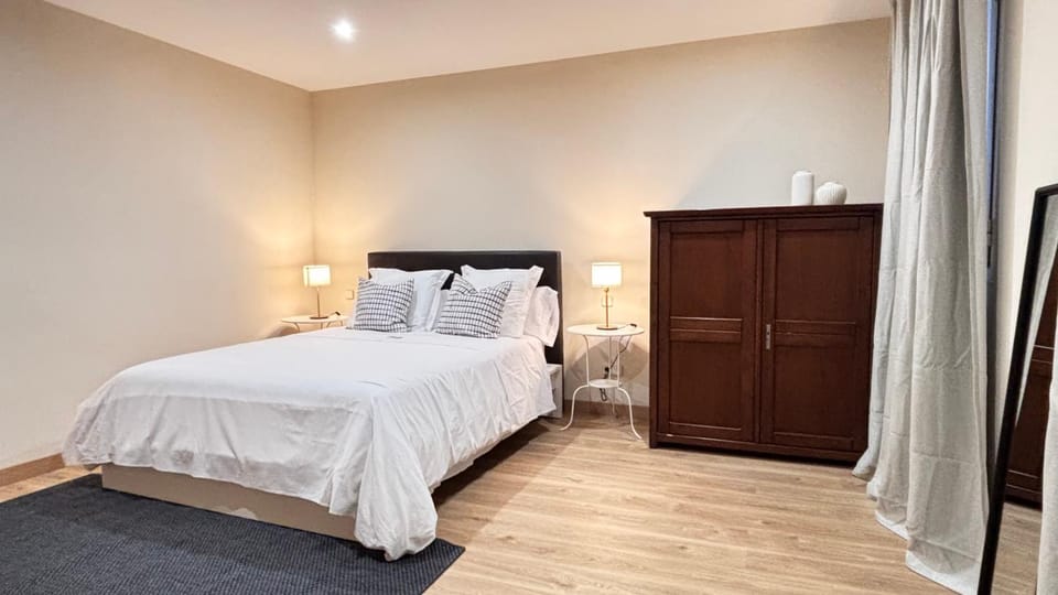Bed, Photo of the whole room