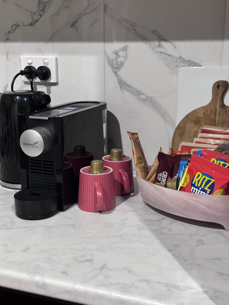 Coffee/tea facilities, Kitchen or kitchenette, Food and drinks