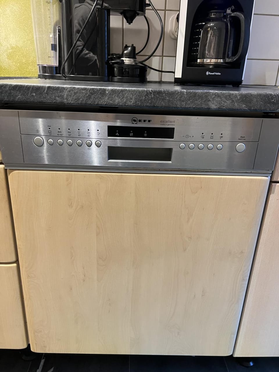Kitchen or kitchenette, dishwasher, oven