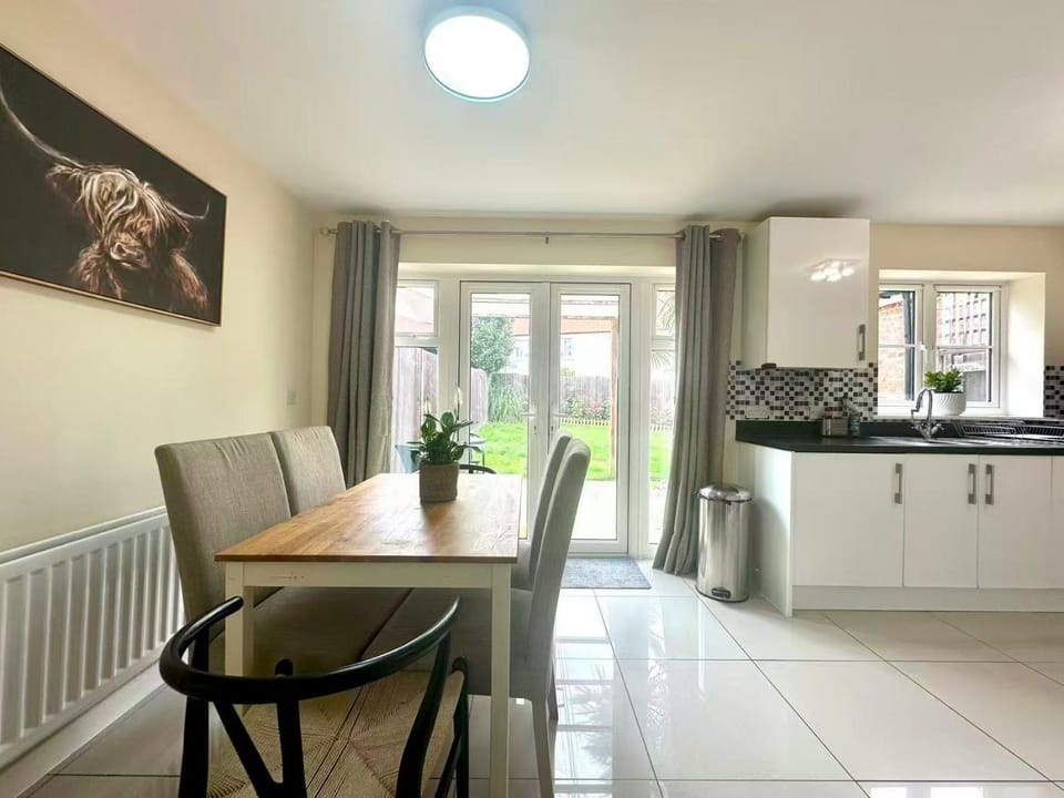 Charming 3 bedroomed House in Bicester sleeps 6 House in Cherwell District