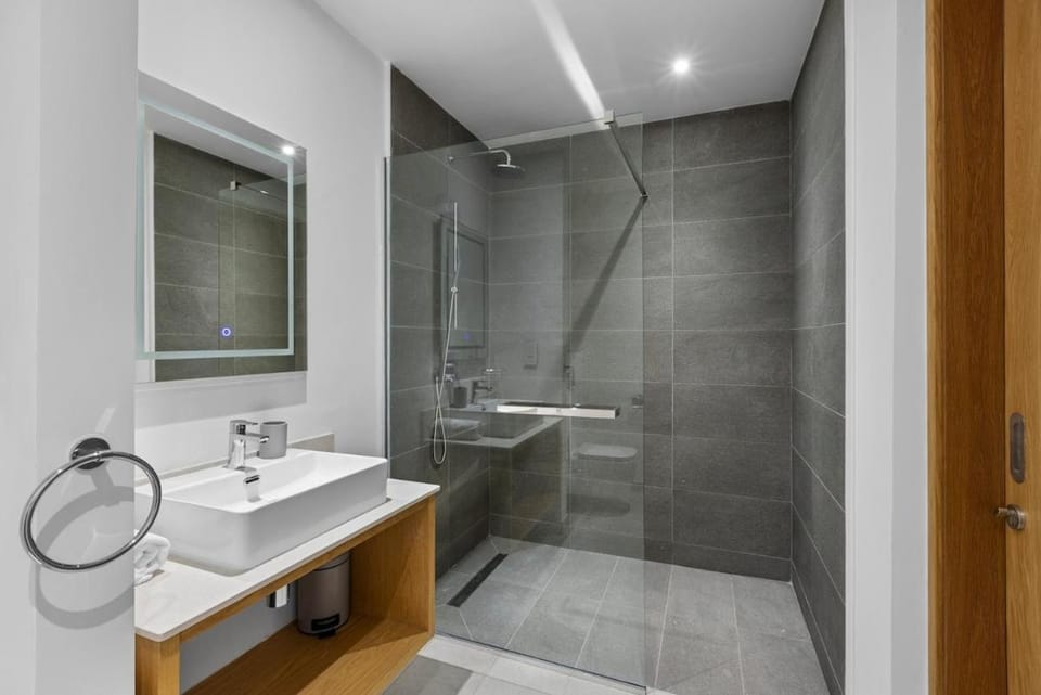 Shower, Bathroom, towels