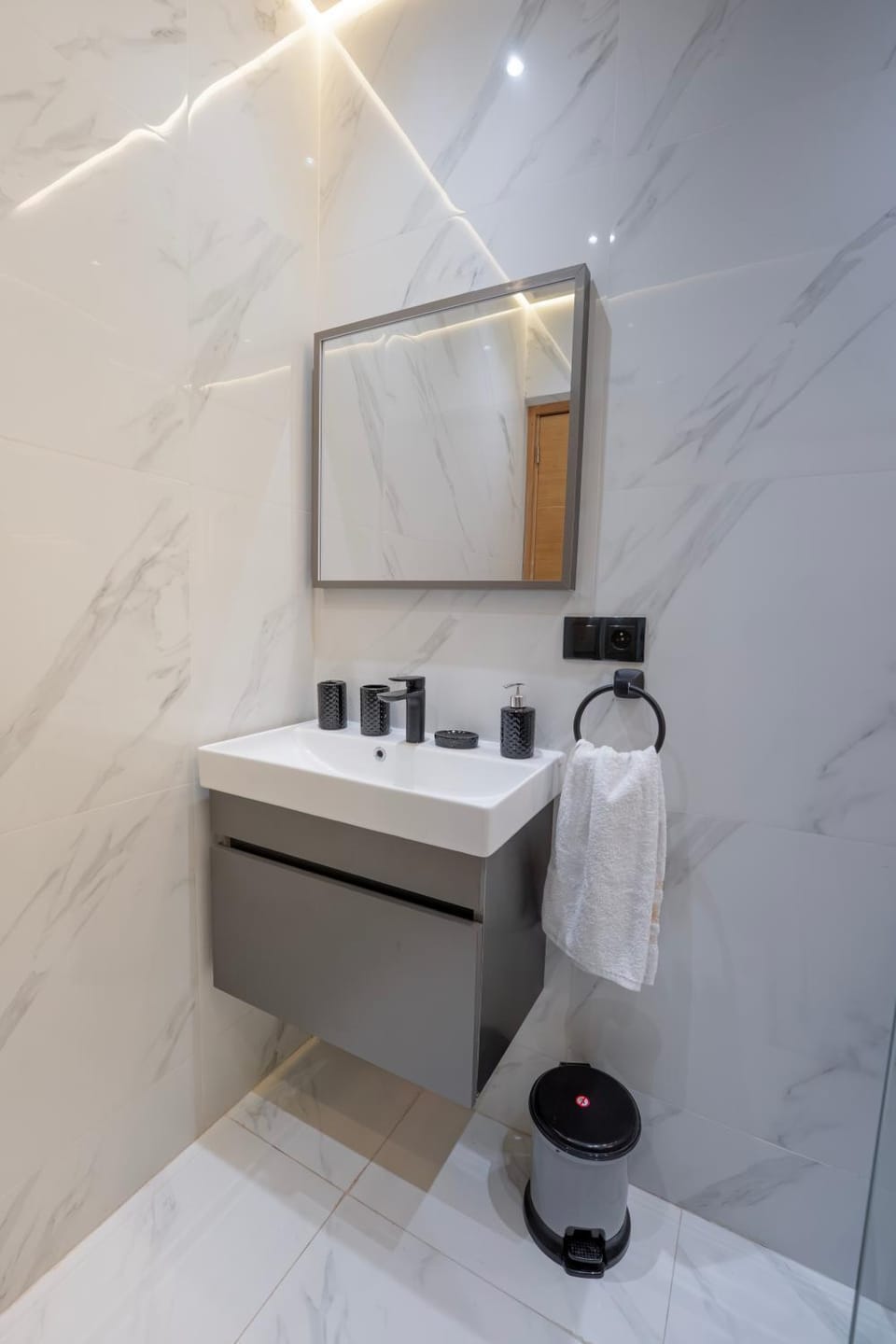 Bathroom, towels