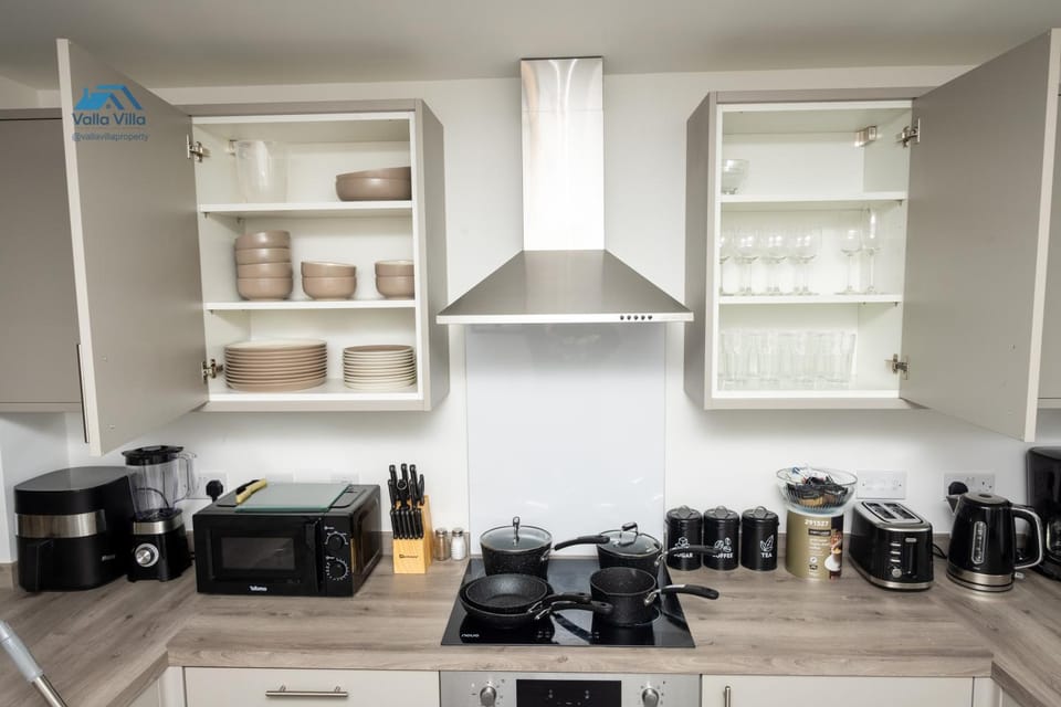 Pines Villas 1, Three Spacious 3BR Homes, Perfect for Groups Villa in Northampton