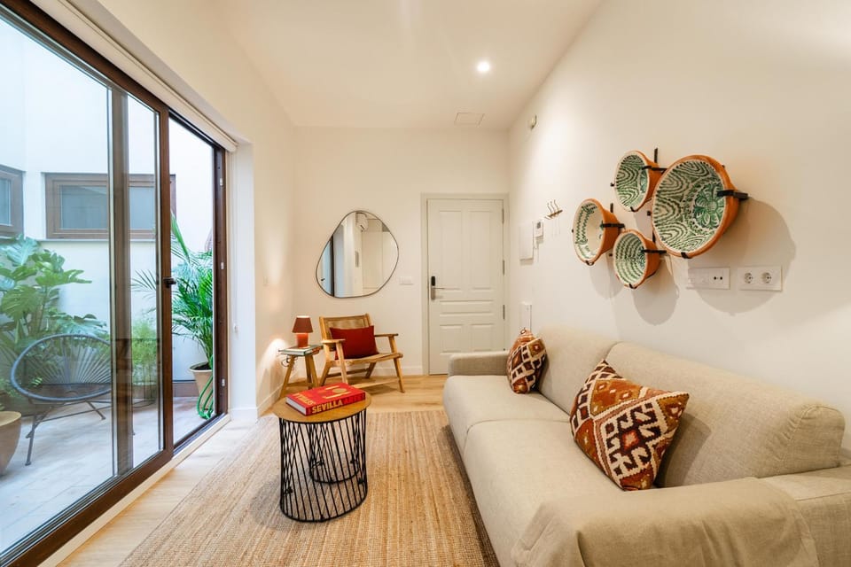 Los Patios de Feria - Secret Garden Apartment in Seville