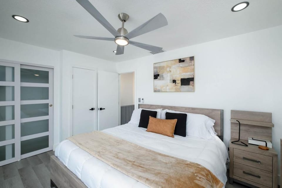 Tropical 2BR2BA Getaway in Gorgeous Key Largo, Marina, Saltwater Lagoon, Pool House in Key Largo