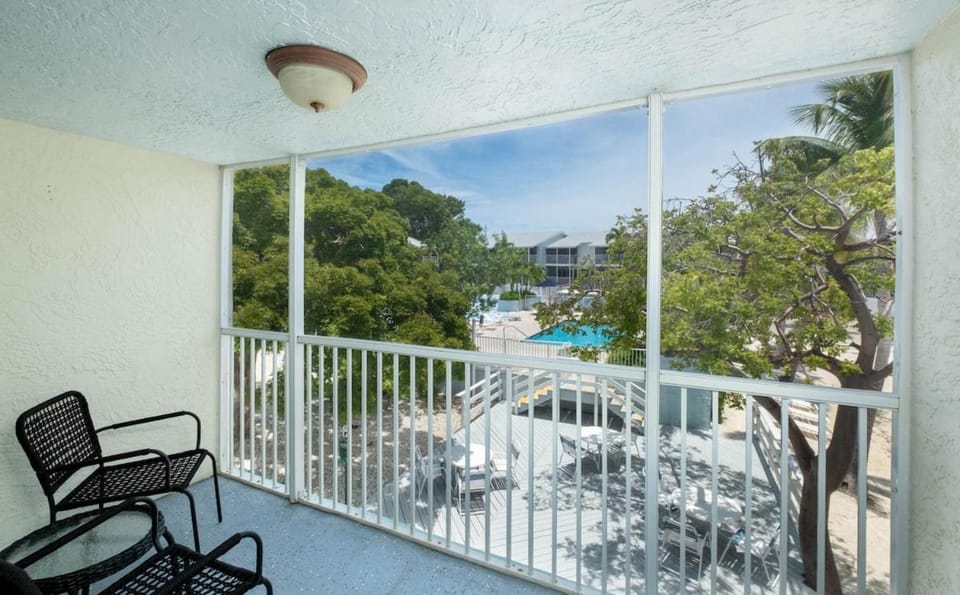 Tropical 2BR2BA Getaway in Gorgeous Key Largo, Marina, Saltwater Lagoon, Pool House in Key Largo