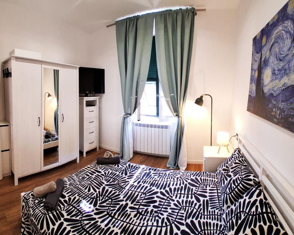 Bed, TV and multimedia, Photo of the whole room, Bedroom, wardrobe