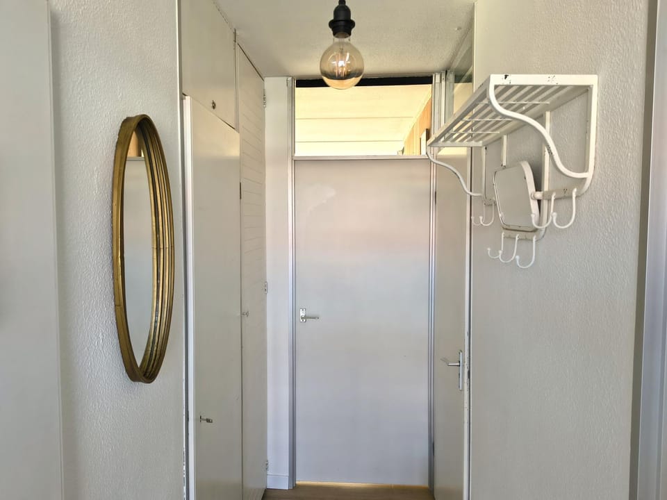 Facade/entrance, wardrobe