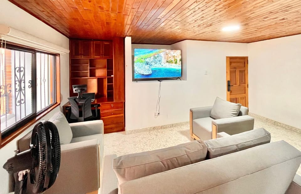 Communal lounge/ TV room, TV and multimedia, Living room, Seating area, Evening entertainment