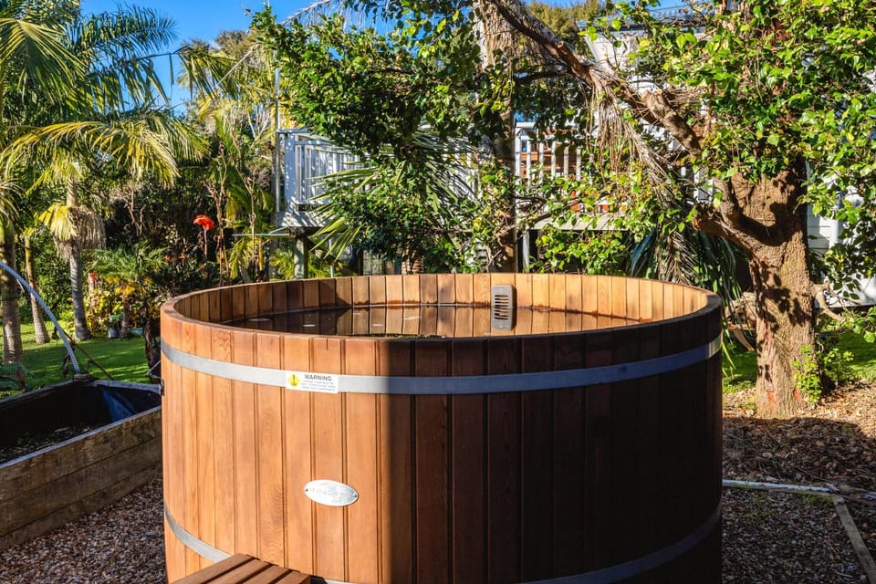 The Palms Oneroa - Coast and Country House in Auckland Region