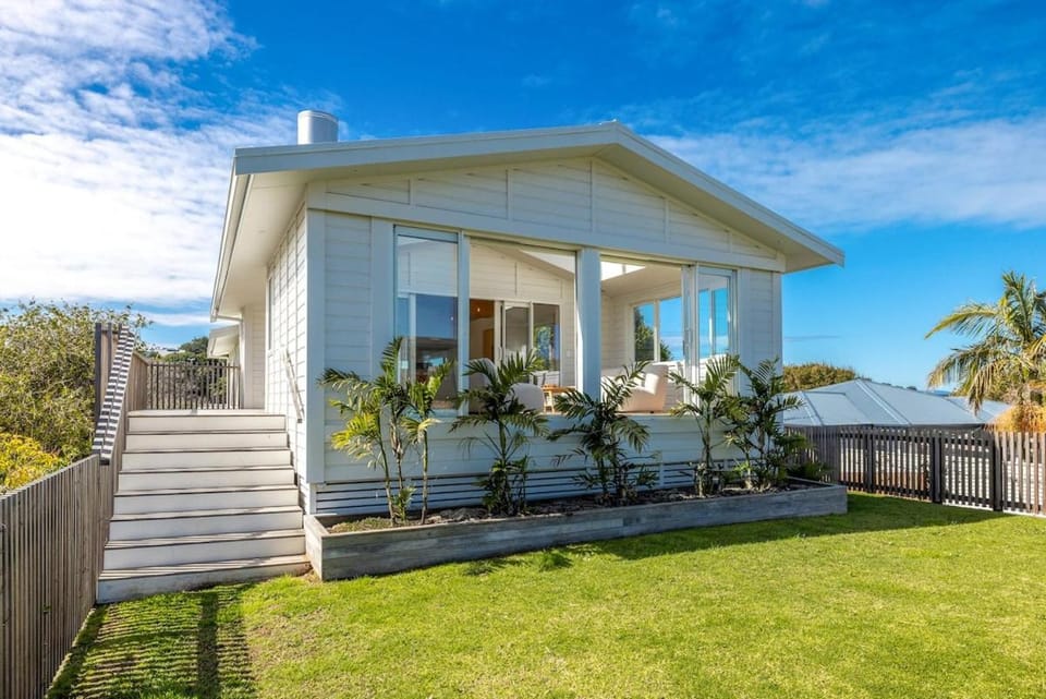 The Palms Oneroa - Coast and Country House in Auckland Region