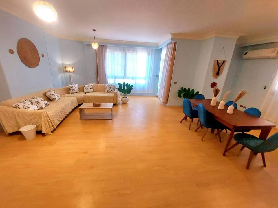 Living room, Photo of the whole room, Seating area