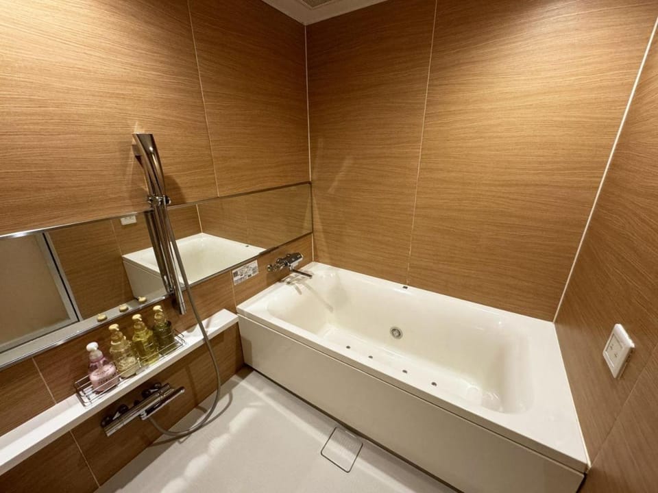 Bathroom, Bath