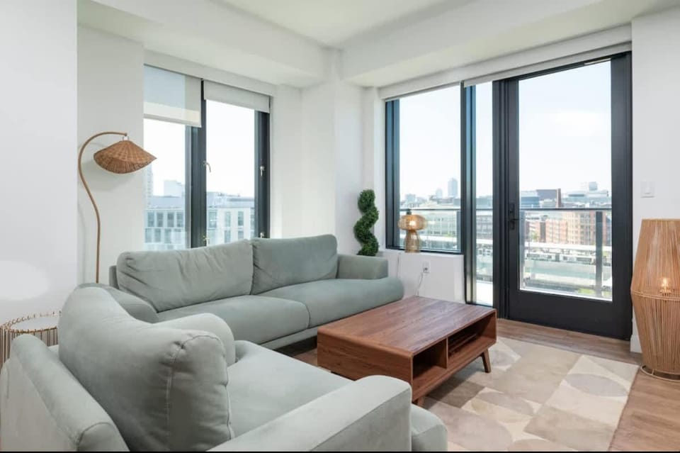Lux 2BR w Gym Pool sleep 6 in Assembly Square Apartment in Somerville