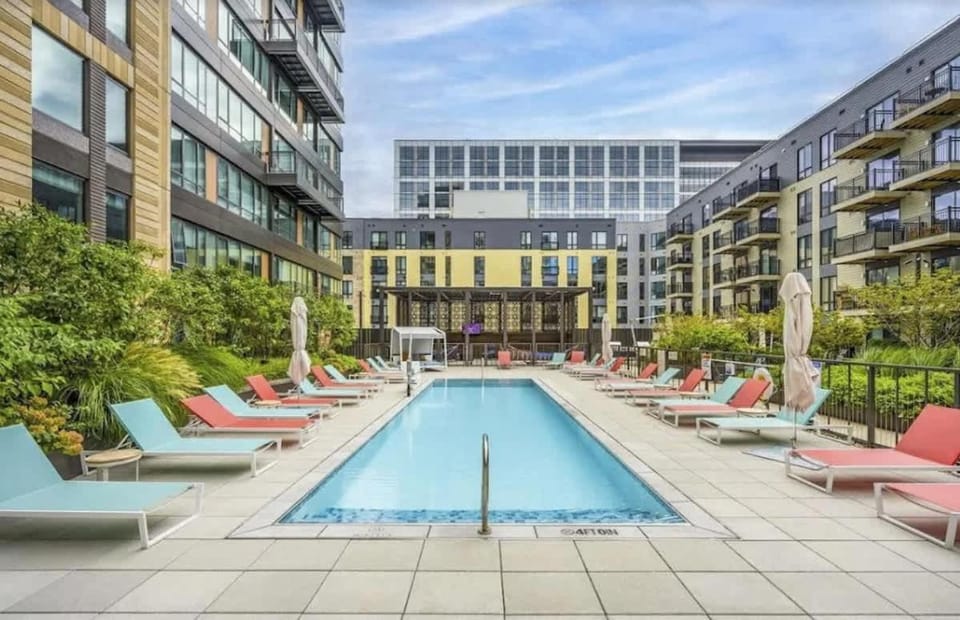 Central 1-BR Condo Assembly Row Gym & Pool Sleep 5 Apartment in Somerville