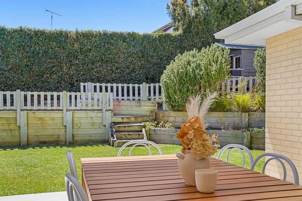 4BR Torquay Retreat with Serene Views House in Torquay